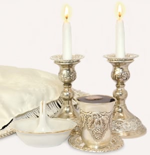 2candles_61679853.jpg